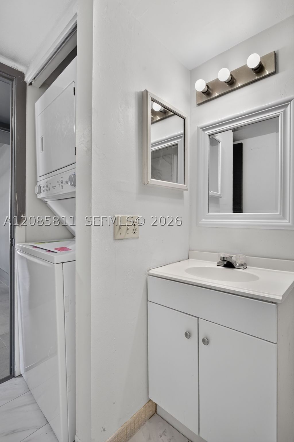 Real estate property located at 4174 Inverrary Dr #815, Broward, Manors Of Inverrary Xi, Lauderhill, FL