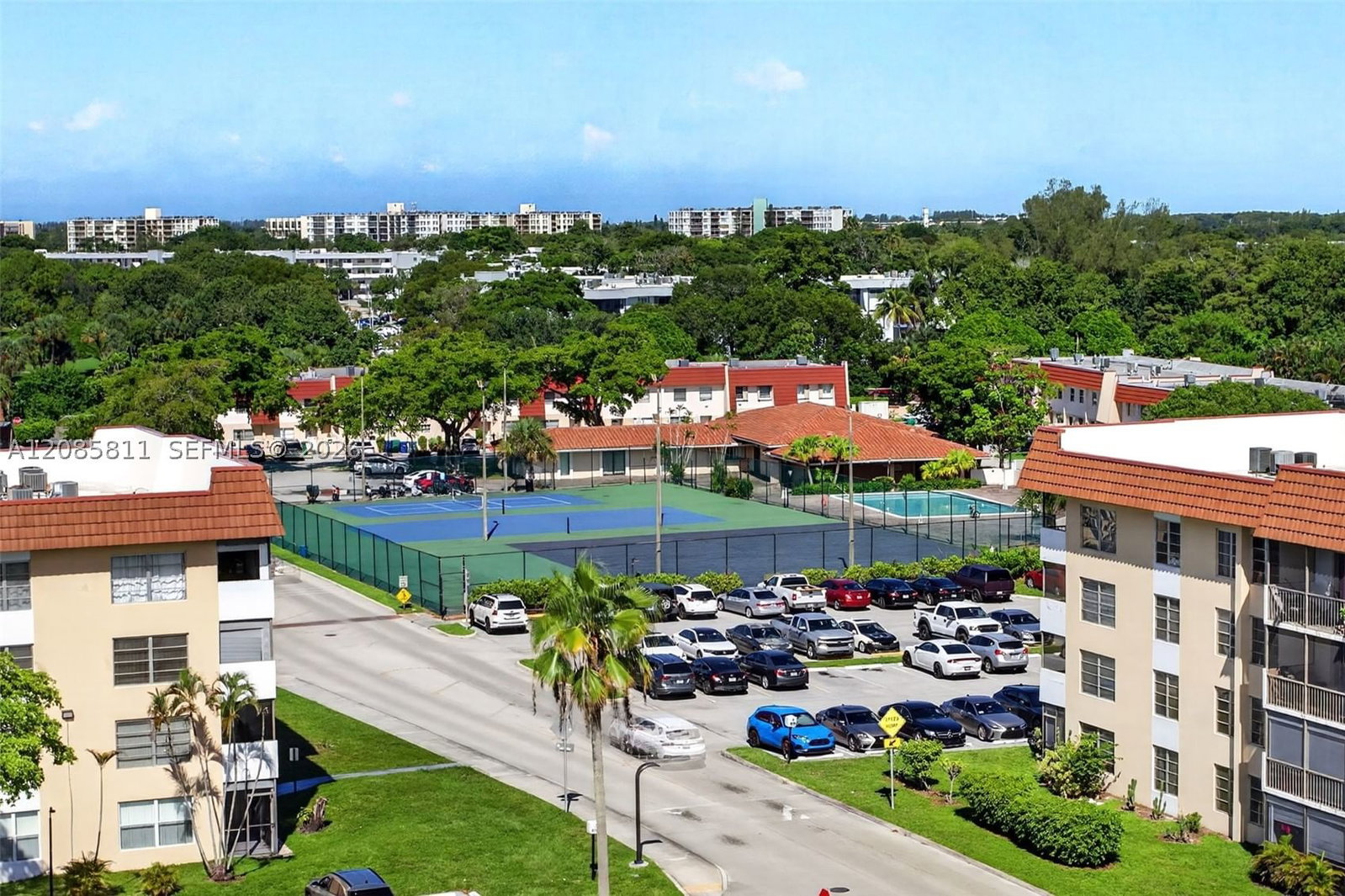 Real estate property located at 4174 Inverrary Dr #815, Broward, Manors Of Inverrary Xi, Lauderhill, FL