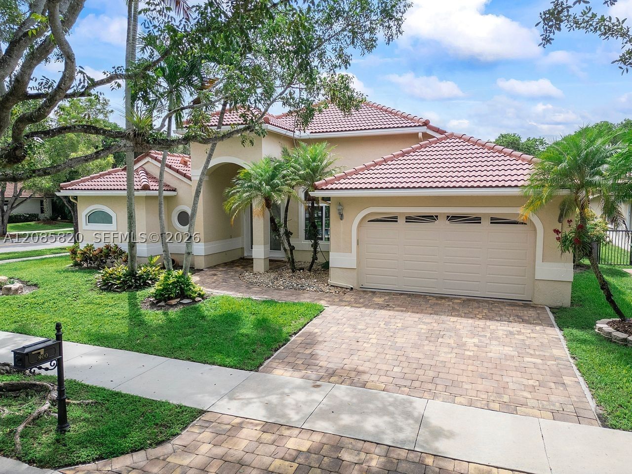 Real estate property located at 900 Spoonbill Cir, Broward, Orchid Island, Weston, FL