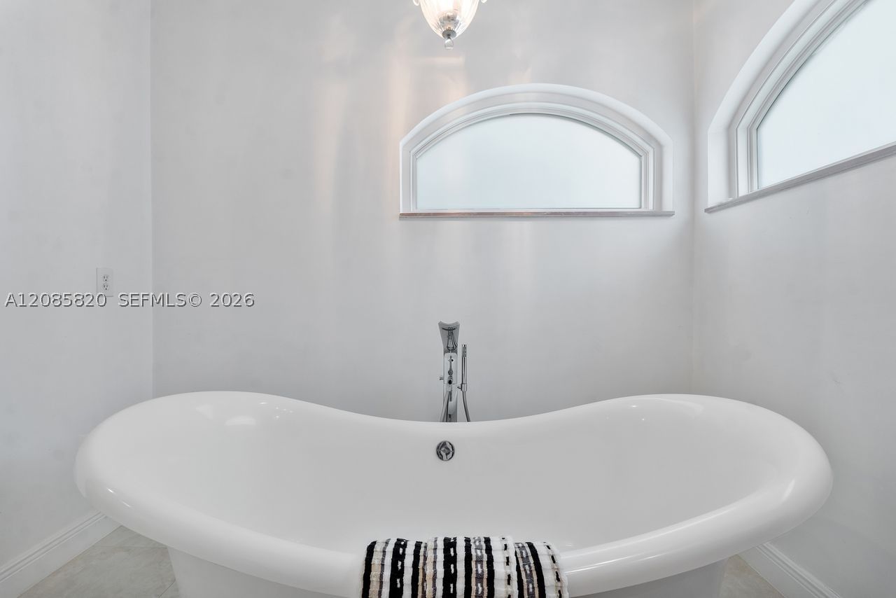 Real estate property located at 900 Spoonbill Cir, Broward, Orchid Island, Weston, FL