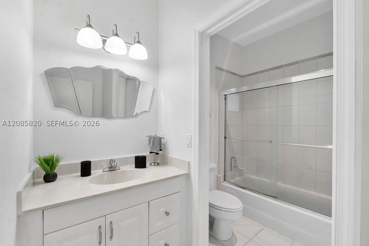 Real estate property located at 900 Spoonbill Cir, Broward, Orchid Island, Weston, FL