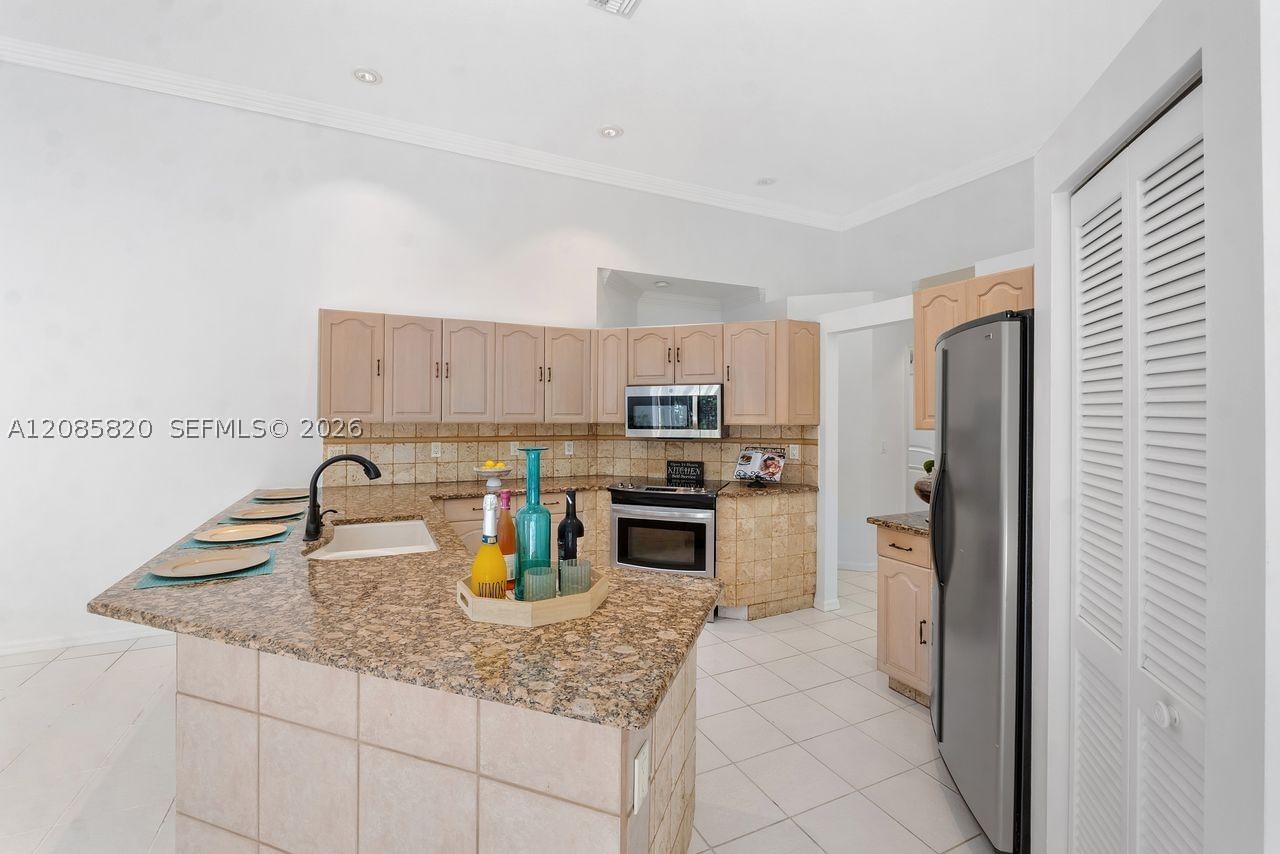 Real estate property located at 900 Spoonbill Cir, Broward, Orchid Island, Weston, FL