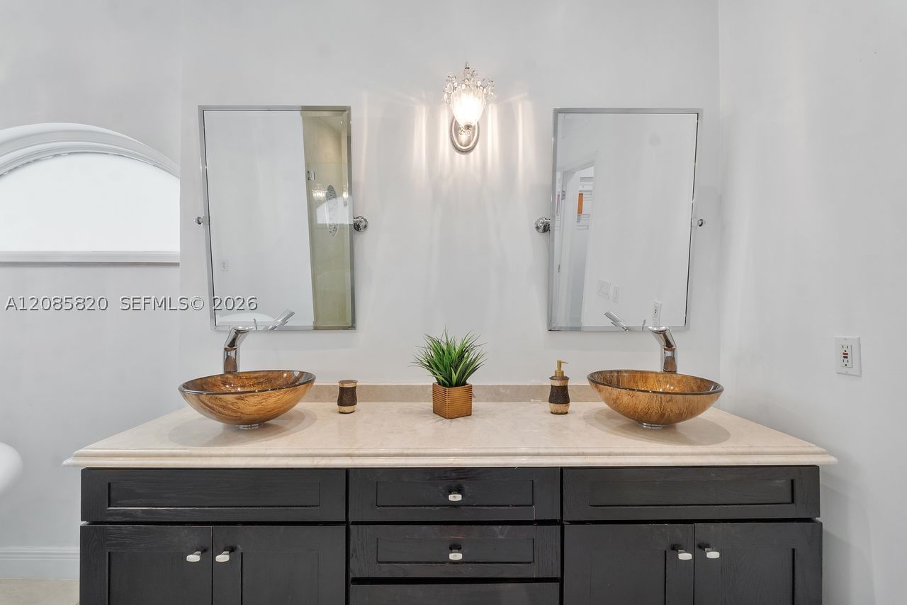 Real estate property located at 900 Spoonbill Cir, Broward, Orchid Island, Weston, FL