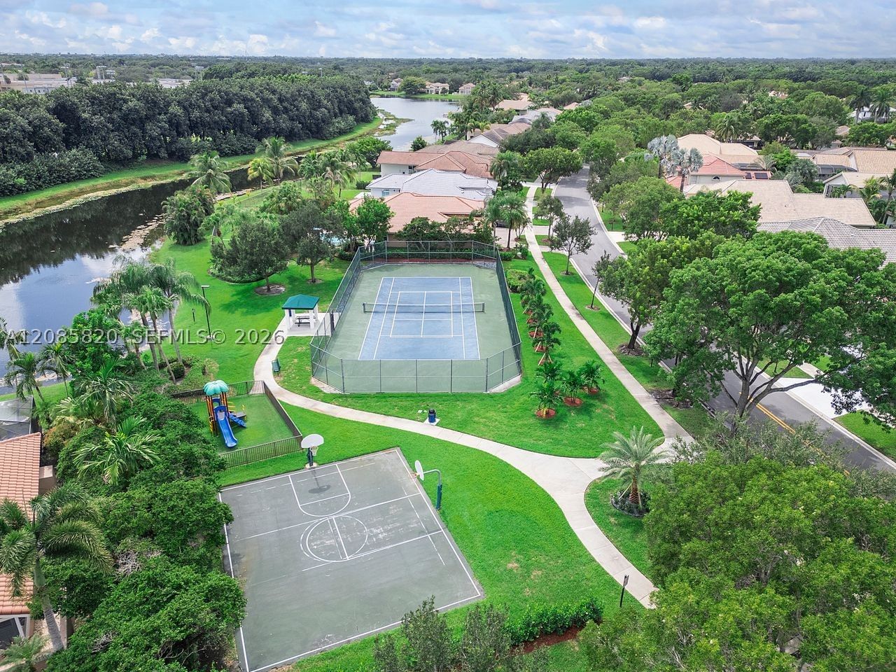 Real estate property located at 900 Spoonbill Cir, Broward, Orchid Island, Weston, FL