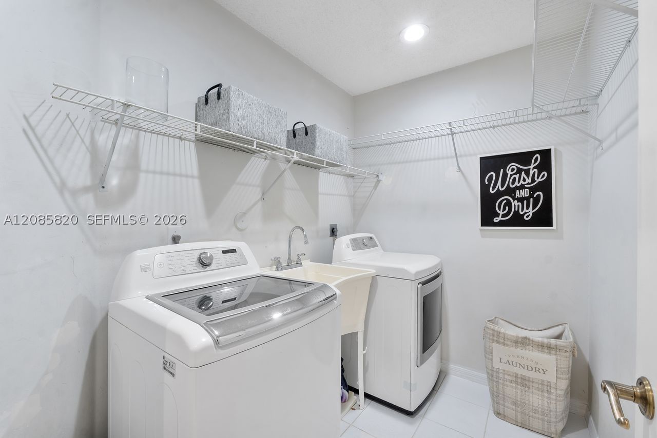 Real estate property located at 900 Spoonbill Cir, Broward, Orchid Island, Weston, FL