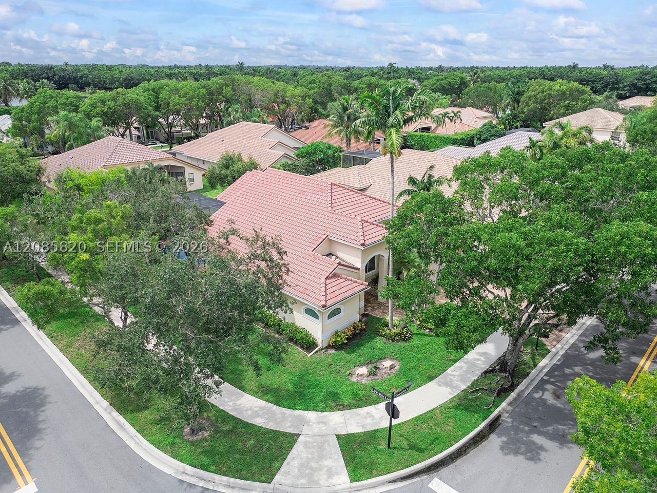 Real estate property located at 900 Spoonbill Cir, Broward, Orchid Island, Weston, FL