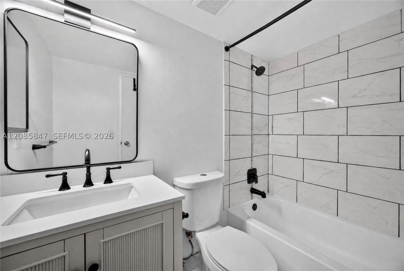 Real estate property located at 5767 Washington St F22, Broward, Holiday Park 1 Condo, Hollywood, FL
