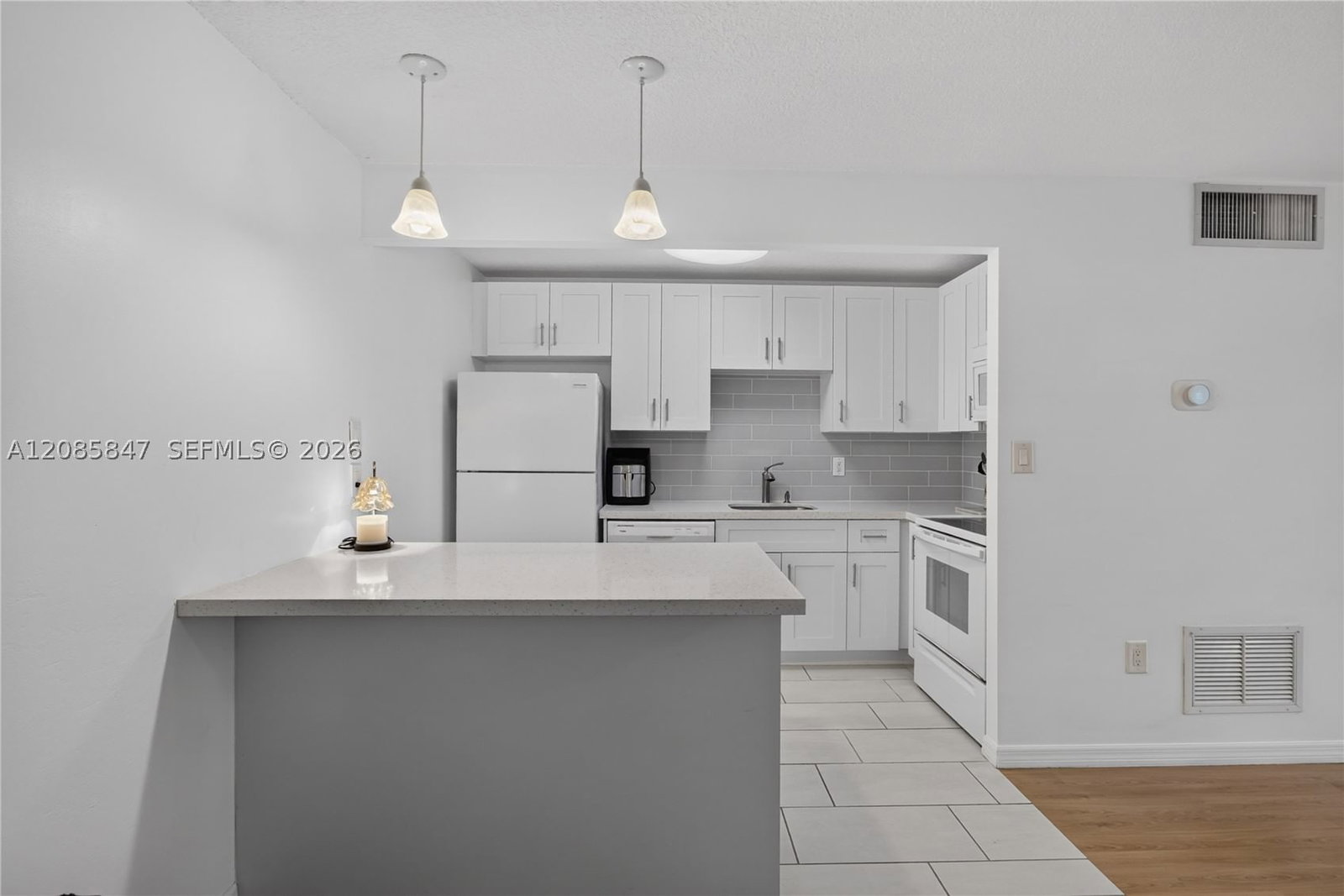 Real estate property located at 5767 Washington St F22, Broward, Holiday Park 1 Condo, Hollywood, FL