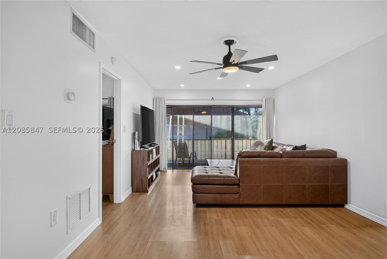 Real estate property located at 5767 Washington St F22, Broward, Holiday Park 1 Condo, Hollywood, FL