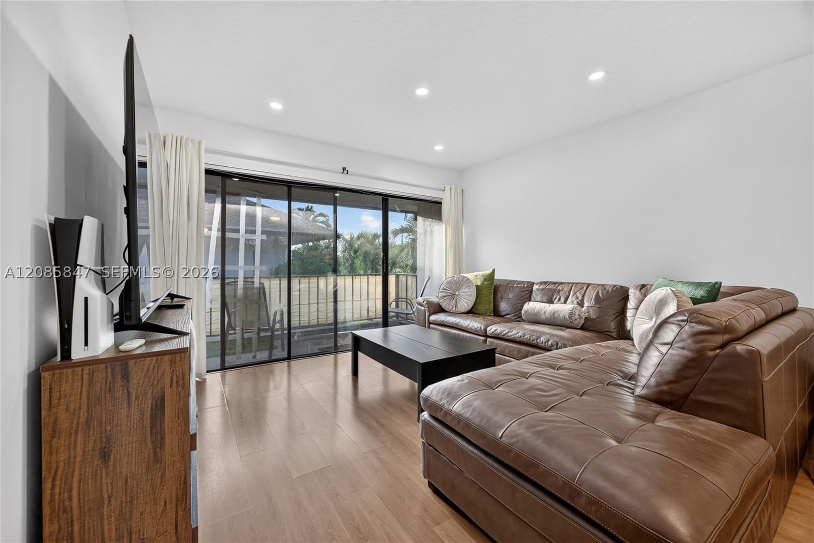 Real estate property located at 5767 Washington St F22, Broward, Holiday Park 1 Condo, Hollywood, FL