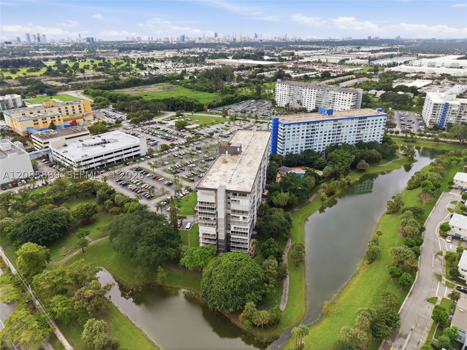 Real estate property located at 3850 Washington St #808, Broward, Hillcrest East No 27 Cond, Hollywood, FL