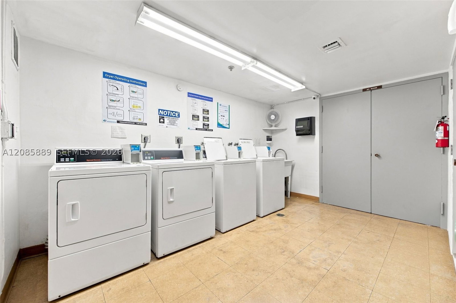 Real estate property located at 3850 Washington St #808, Broward, Hillcrest East No 27 Cond, Hollywood, FL