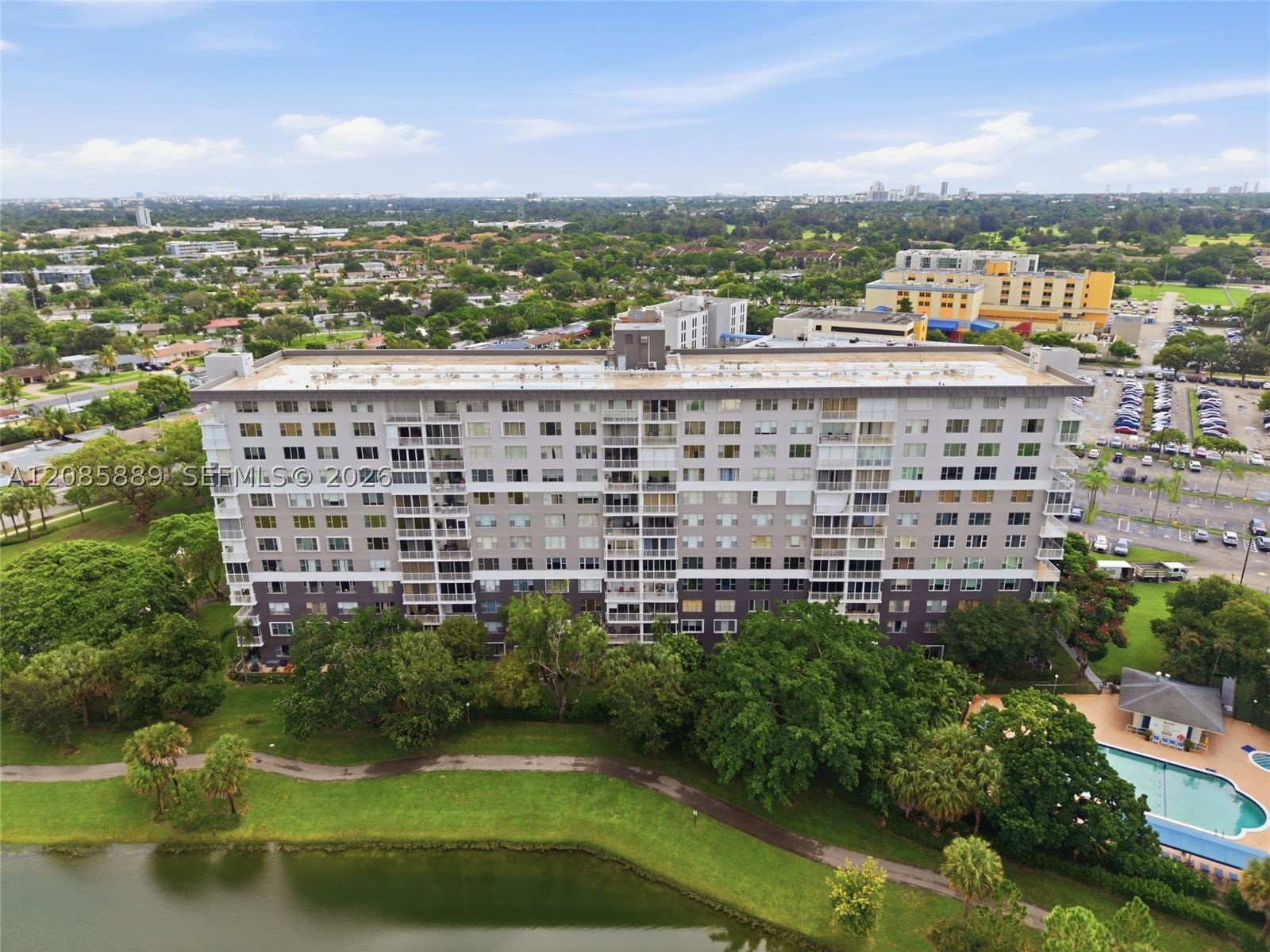 Real estate property located at 3850 Washington St #808, Broward, Hillcrest East No 27 Cond, Hollywood, FL