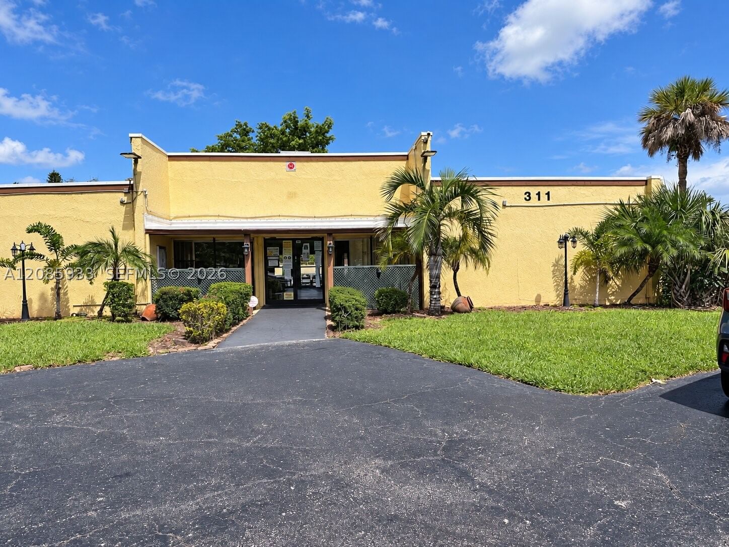 Real estate property located at 401 43rd St, Broward, Lake Island, Deerfield Beach, FL