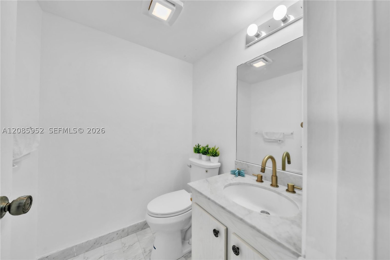 Real estate property located at 2401 Ocean Dr #1702, Broward, Britannia At Quadomain Co, Hollywood, FL