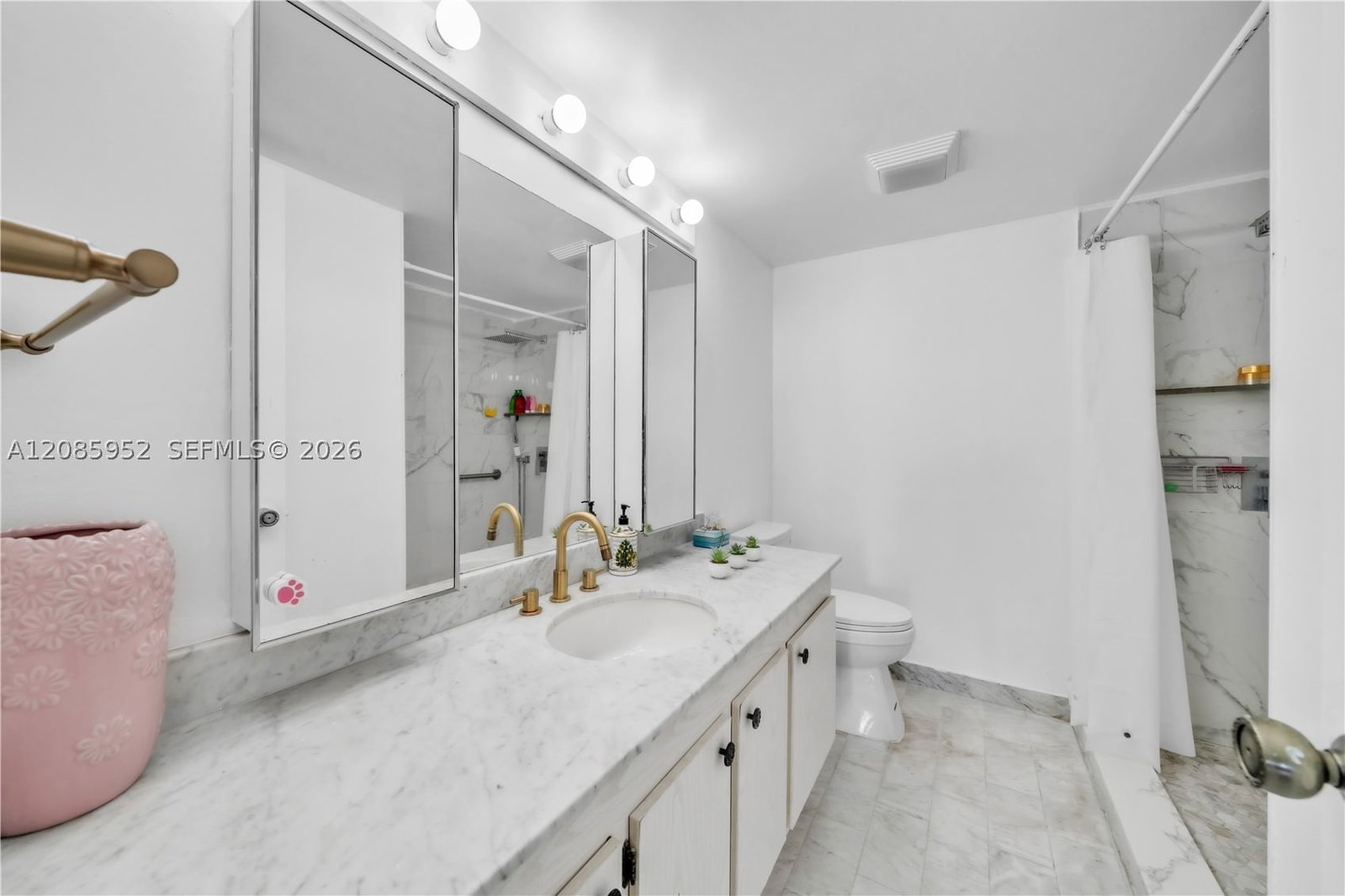 Real estate property located at 2401 Ocean Dr #1702, Broward, Britannia At Quadomain Co, Hollywood, FL