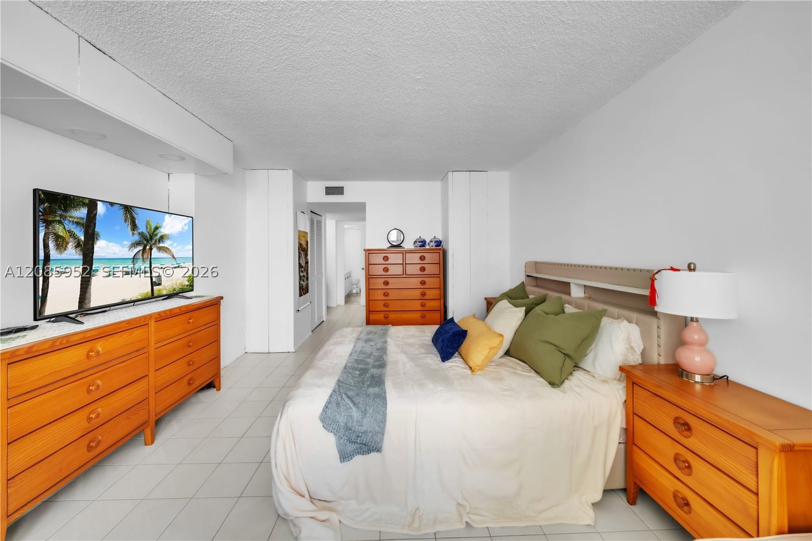 Real estate property located at 2401 Ocean Dr #1702, Broward, Britannia At Quadomain Co, Hollywood, FL