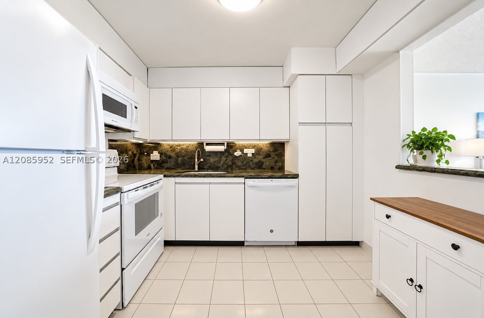 Real estate property located at 2401 Ocean Dr #1702, Broward, Britannia At Quadomain Co, Hollywood, FL
