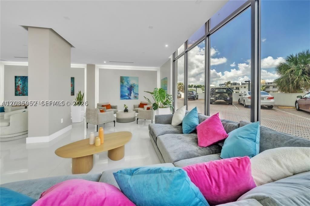 Real estate property located at 2401 Ocean Dr #1702, Broward, Britannia At Quadomain Co, Hollywood, FL