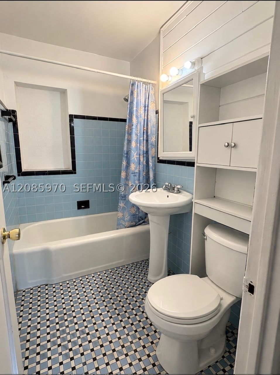 Real estate property located at 1010 8th Ct, Miami-dade, Sun-tan Village Sec 4, Hialeah, FL