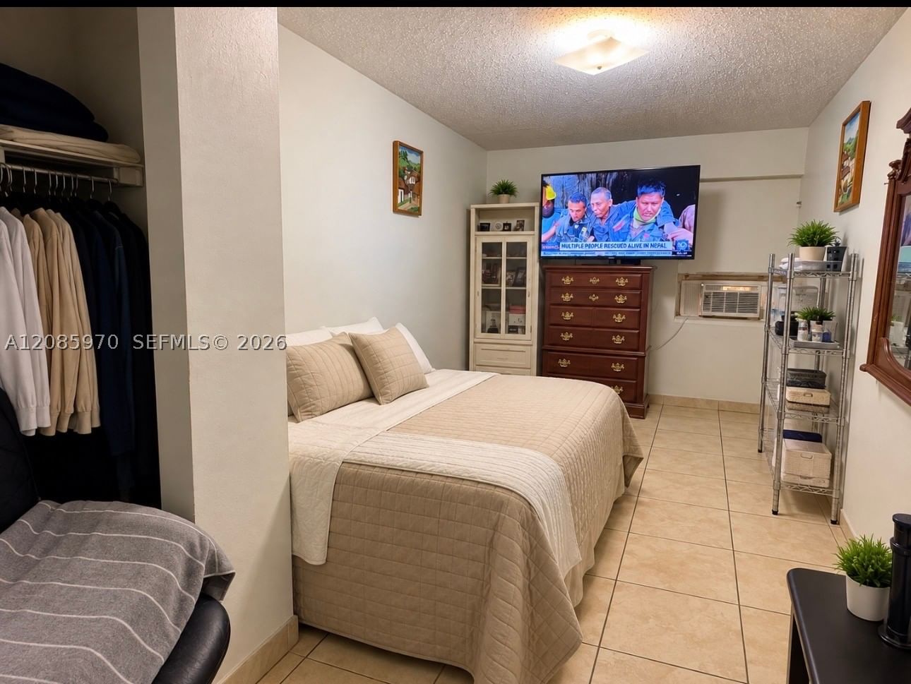 Real estate property located at 1010 8th Ct, Miami-dade, Sun-tan Village Sec 4, Hialeah, FL