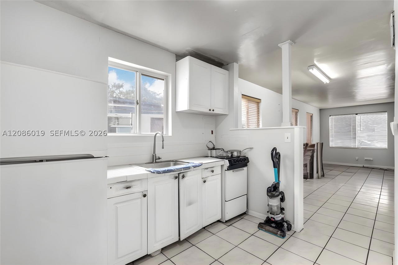 Real estate property located at 8141 5th Ct, Miami-dade, Rose Bower Amd Pl, Miami, FL