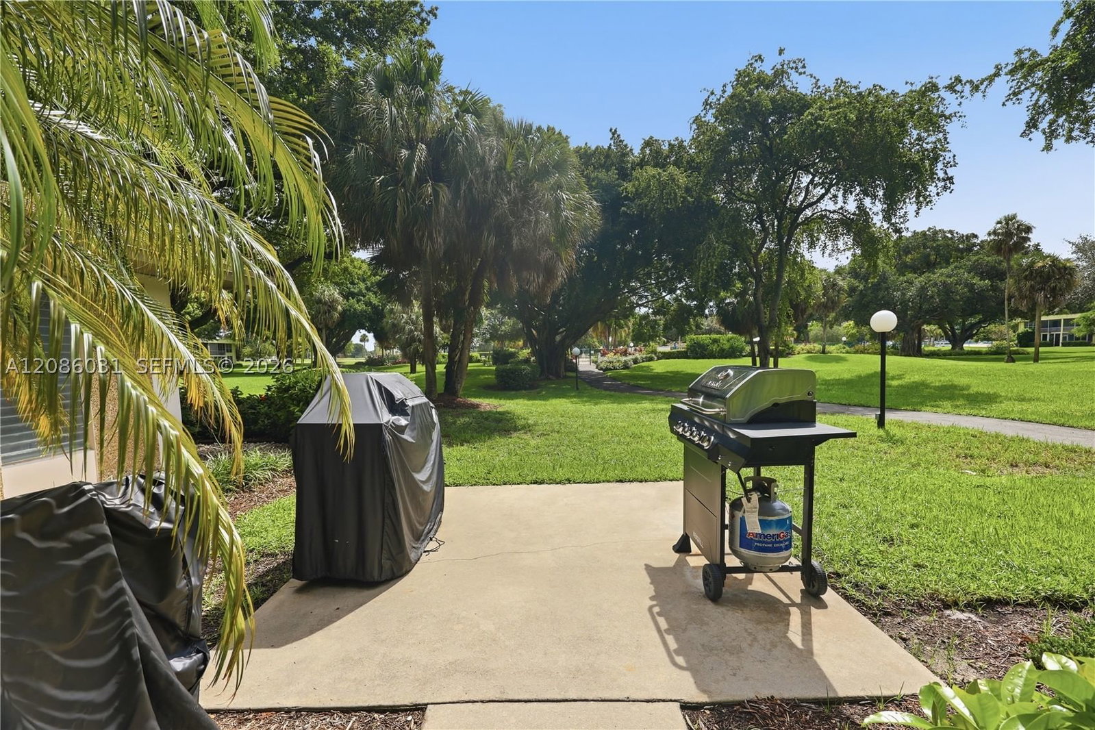 Real estate property located at 555 Oaks Ln #309, Broward, No 67 Palm-aire Country C, Pompano Beach, FL