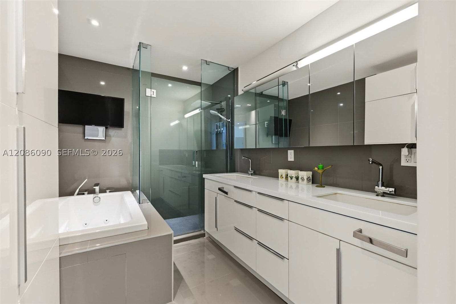 Real estate property located at 16500 Collins Ave #2654, Miami-dade, Oceania V Condo, Sunny Isles Beach, FL