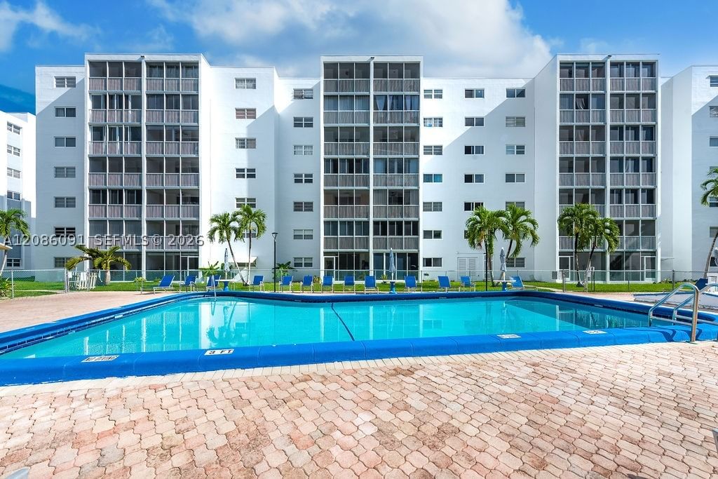 Real estate property located at 319 14th Ave #106, Broward, Meadowbrook Towers Condo, Hallandale Beach, FL