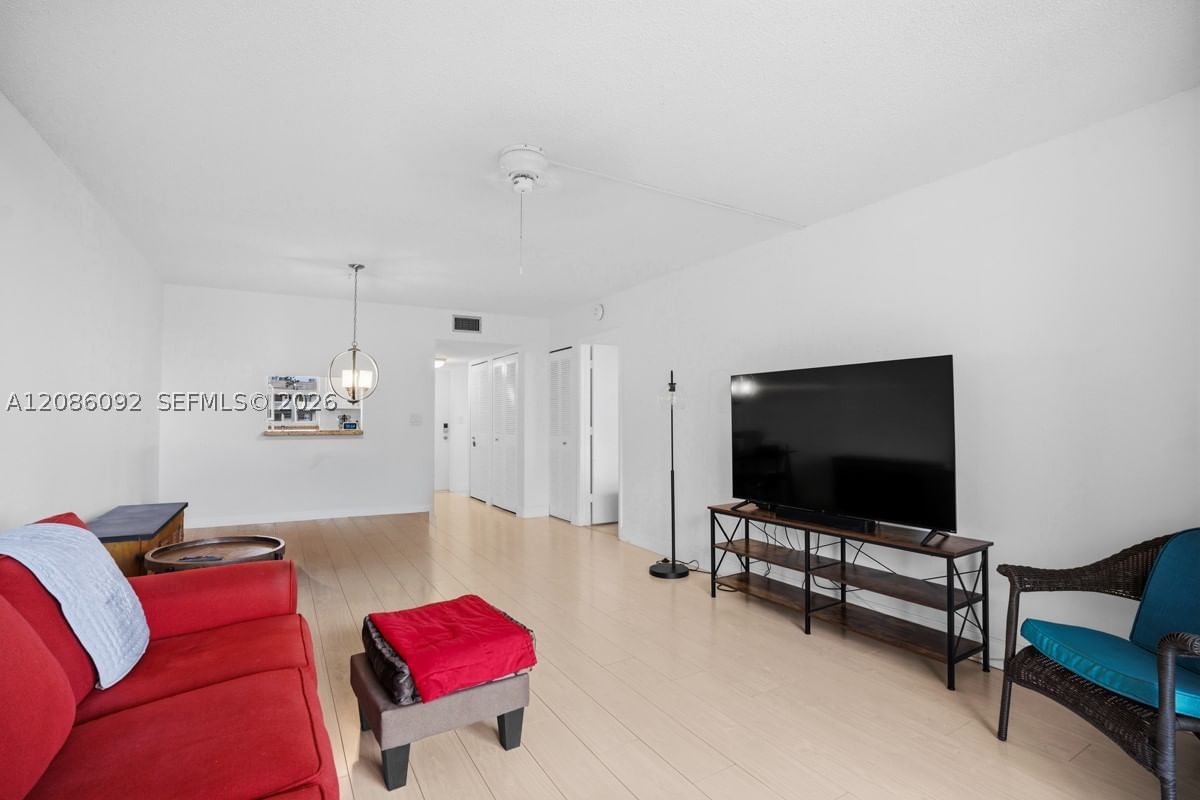 Real estate property located at 6870 Royal Palm Blvd #209M, Broward, Royal Park Gardens Iii-m, Margate, FL