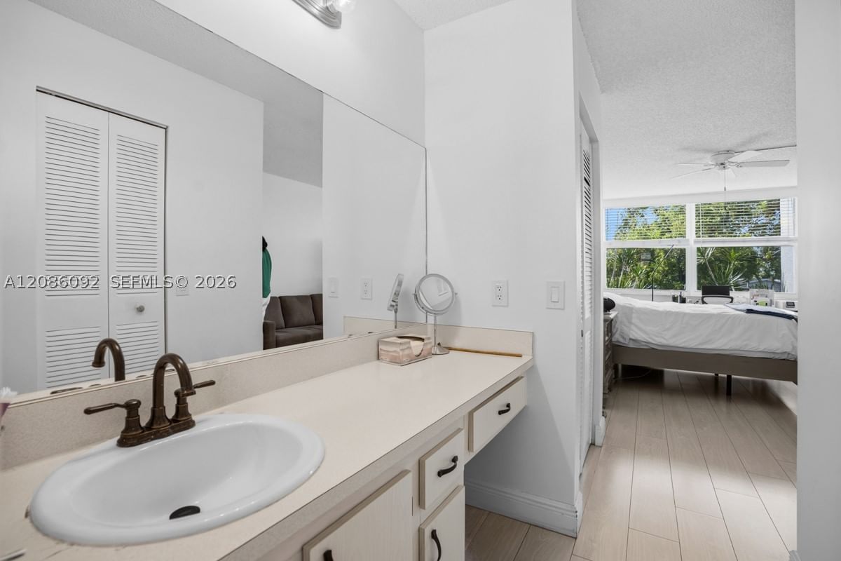 Real estate property located at 6870 Royal Palm Blvd #209M, Broward, Royal Park Gardens Iii-m, Margate, FL