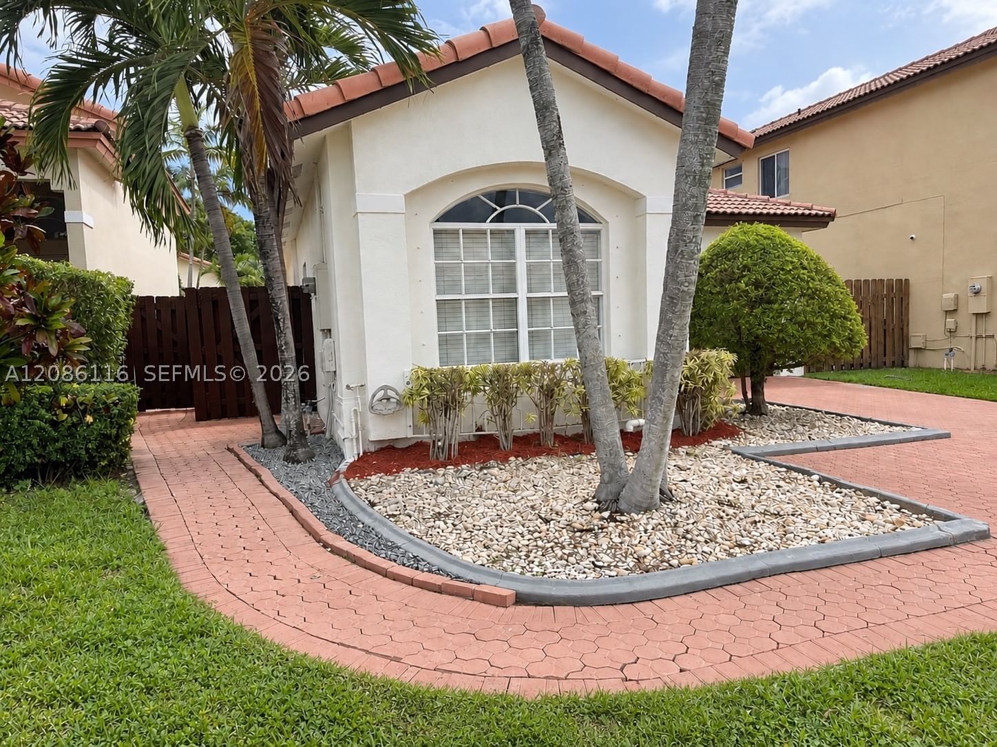 Real estate property located at 11270 53rd Ln, Miami-dade, Doral Landings East, Doral, FL
