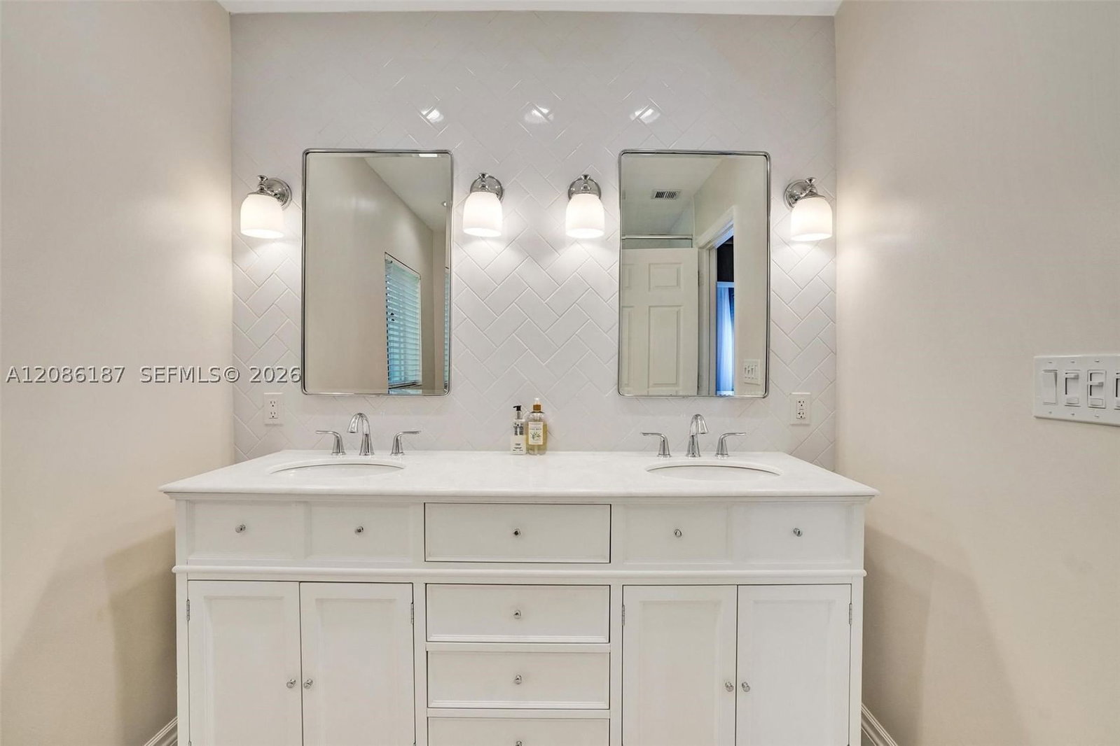 Real estate property located at 712 15th Ave, Broward, Hollywood, Hollywood, FL
