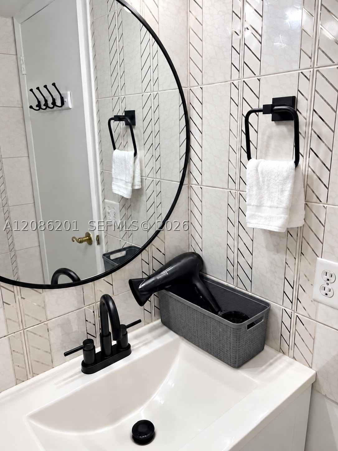 Real estate property located at 250 181st Dr #413, Miami-dade, The Isles Condo, Sunny Isles Beach, FL