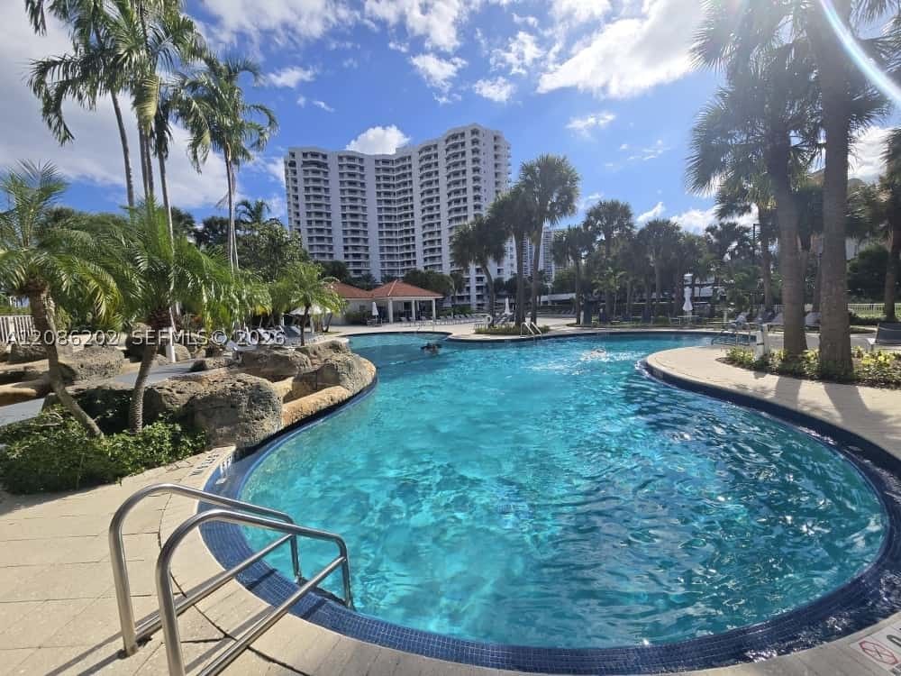 Real estate property located at 3300 191st St #1202, Miami-dade, Parc Central Aventura Sou, Aventura, FL