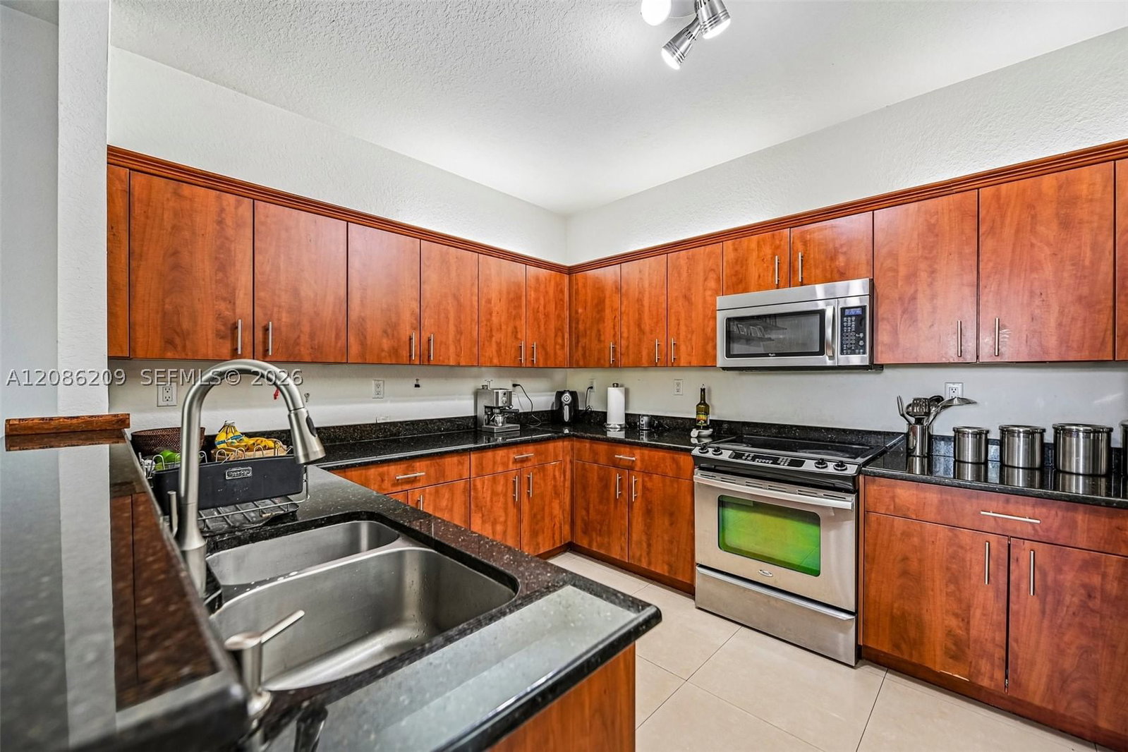 Real estate property located at 8175 114th Pl, Miami-dade, Doral Isles North Sec Thr, Doral, FL