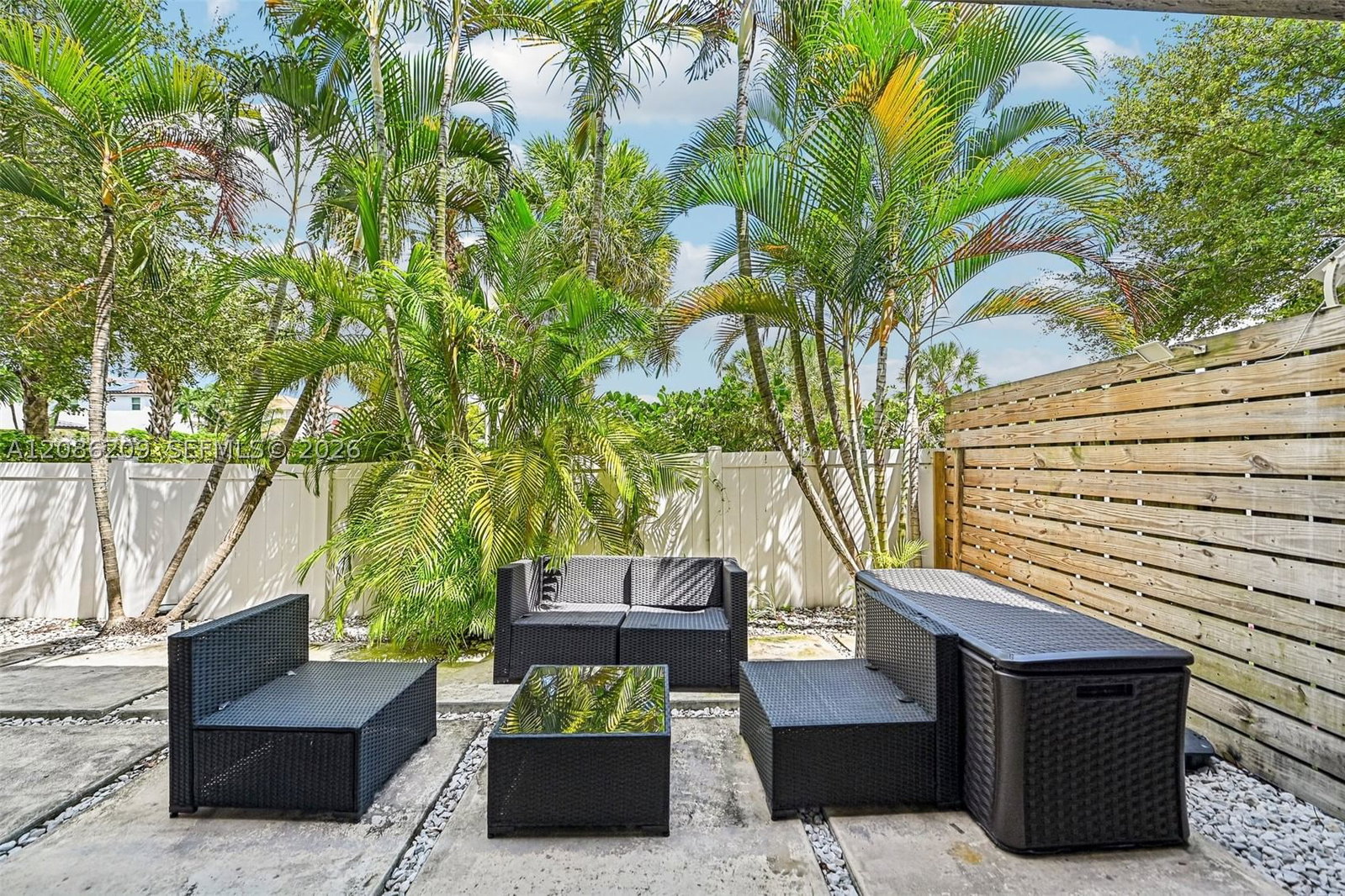 Real estate property located at 8175 114th Pl, Miami-dade, Doral Isles North Sec Thr, Doral, FL