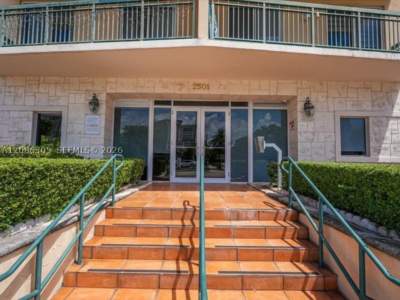 Real estate property located at 2501 Douglas Rd #202, Miami-dade, Douglas Place Condo, Miami, FL