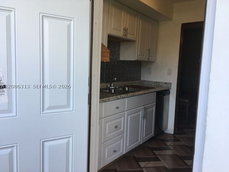 Real estate property located at 1825 Cleveland St #5, Broward, Dell Manor Condominium, Hollywood, FL