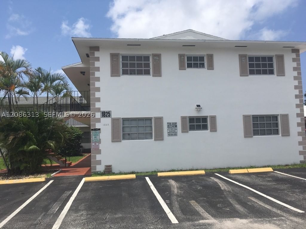 Real estate property located at 1825 Cleveland St #5, Broward, Dell Manor Condominium, Hollywood, FL