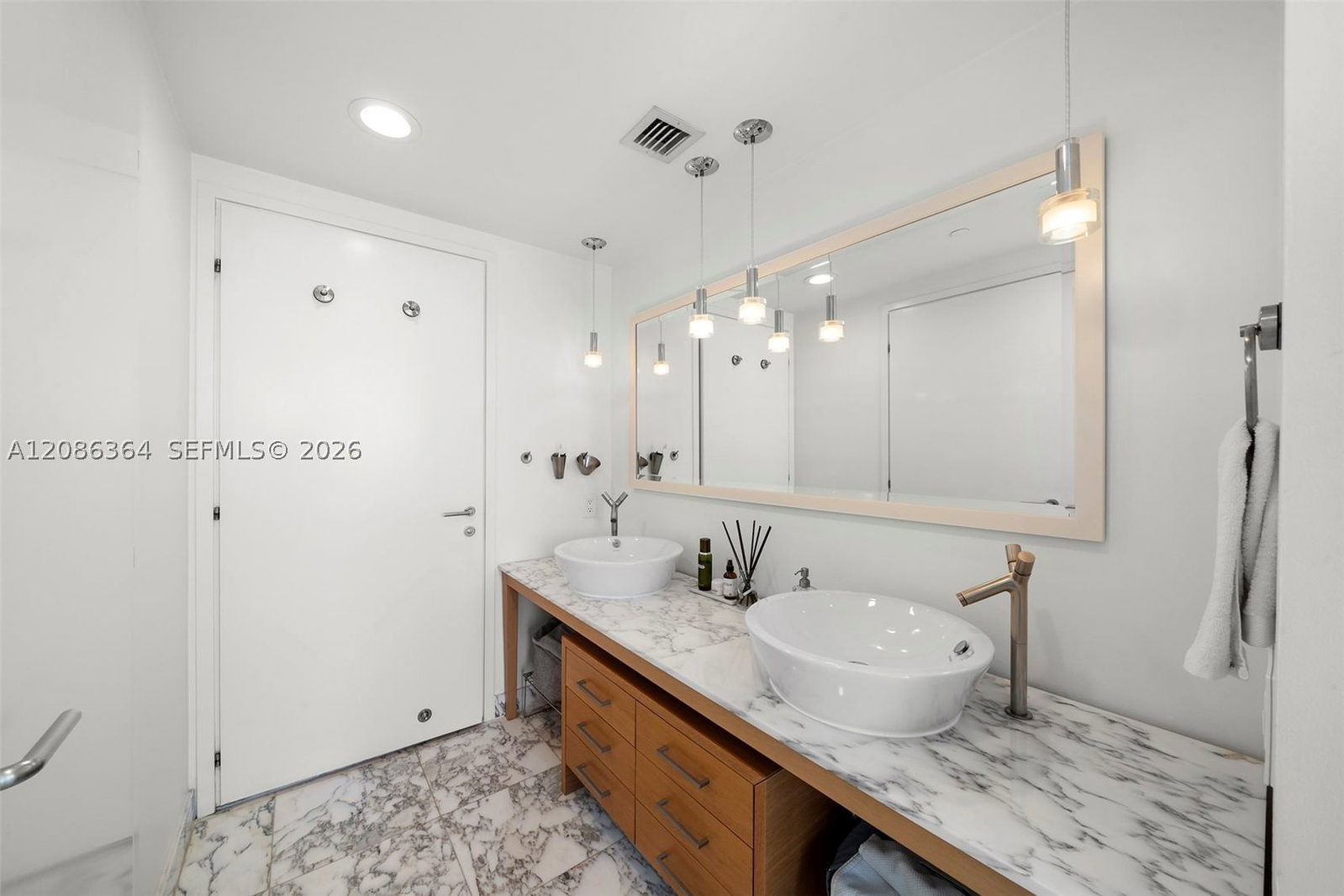 Real estate property located at 450 Alton Rd #2708, Miami-dade, Icon Condo, Miami Beach, FL