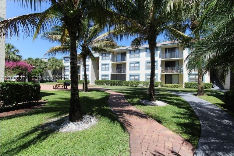 Real estate property located at 706 Executive Center Dr #34, Palm Beach, Clear Lake Club Condo, West Palm Beach, FL