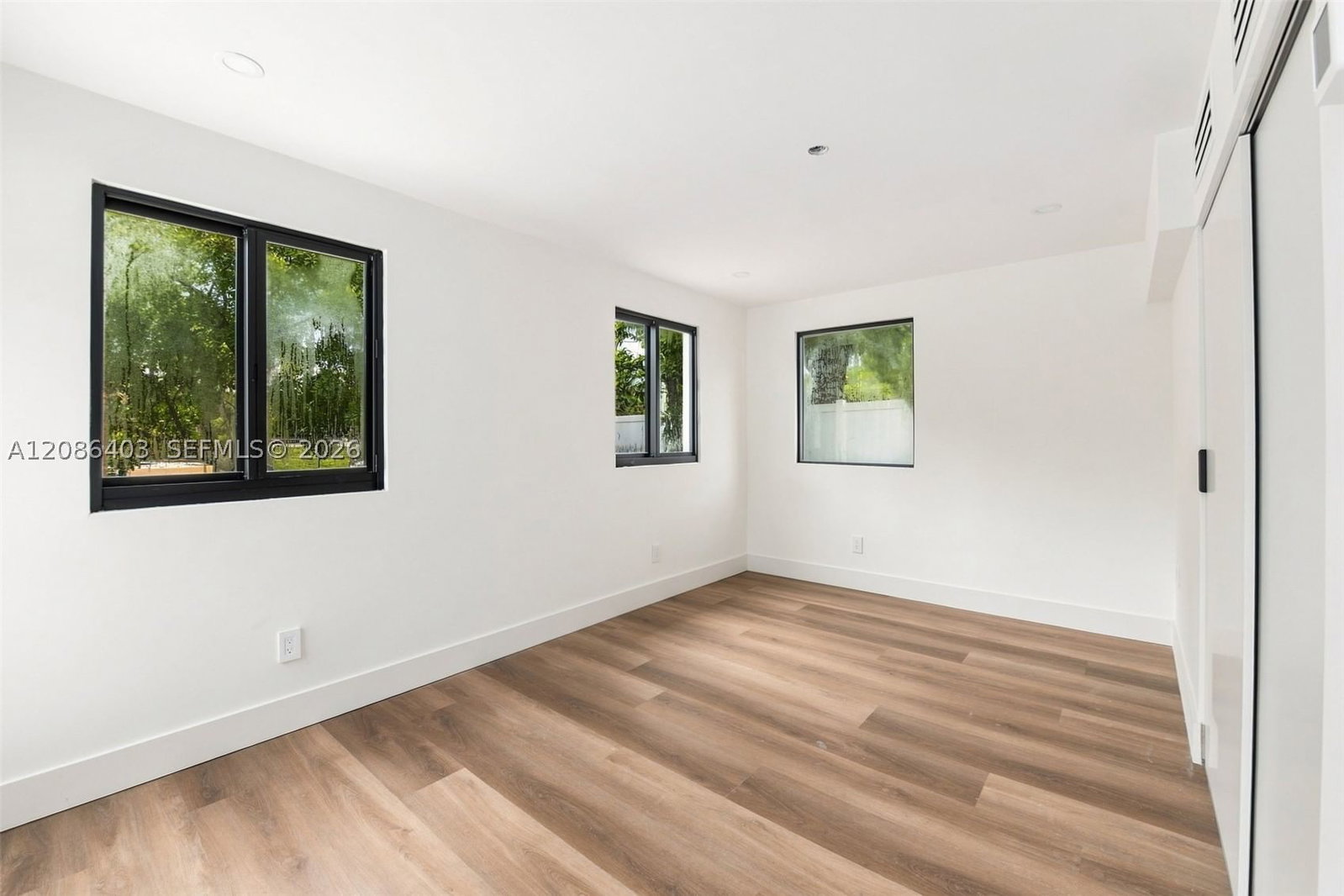 Real estate property located at 2412 Sugarloaf Ln, Broward, Lauderdale Isles No 2-blk, Fort Lauderdale, FL