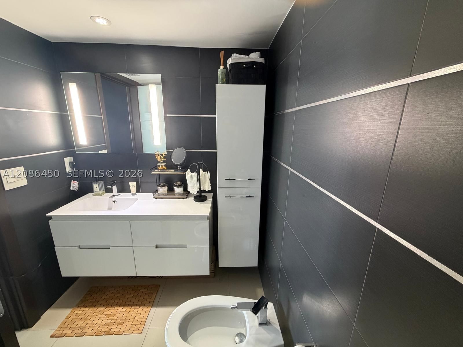 Real estate property located at 5900 Collins Ave #1606, Miami-dade, The Grandview Condo, Miami Beach, FL