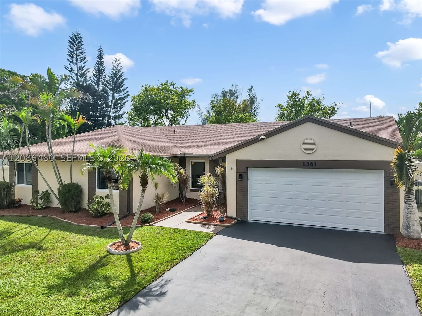 Real estate property located at 1361 White Stone Way, Broward, Shenandoah Section Four, Davie, FL