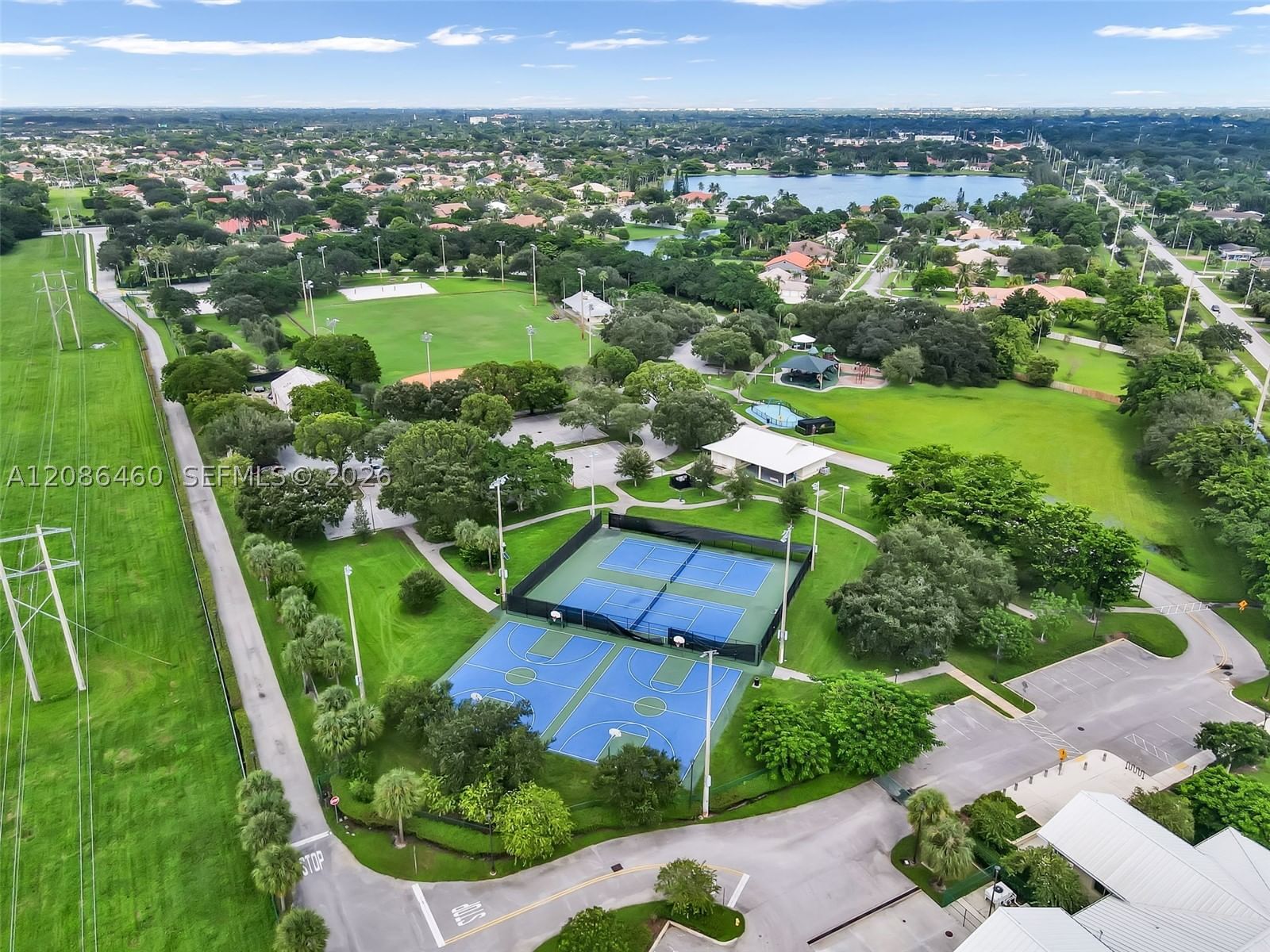 Real estate property located at 1361 White Stone Way, Broward, Shenandoah Section Four, Davie, FL