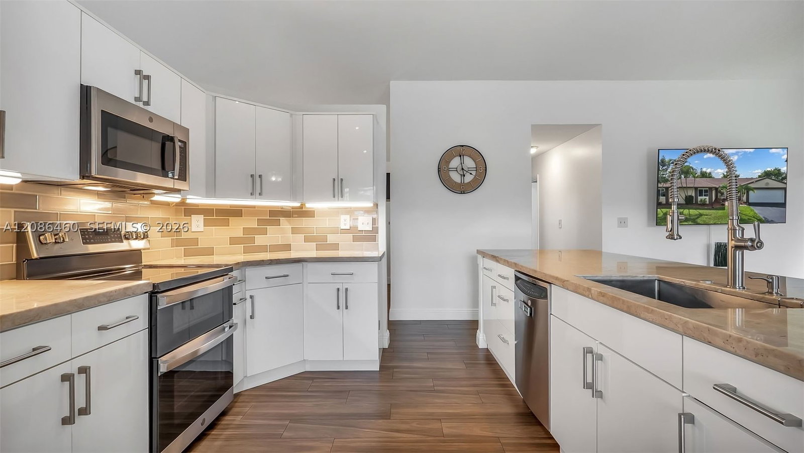 Real estate property located at 1361 White Stone Way, Broward, Shenandoah Section Four, Davie, FL