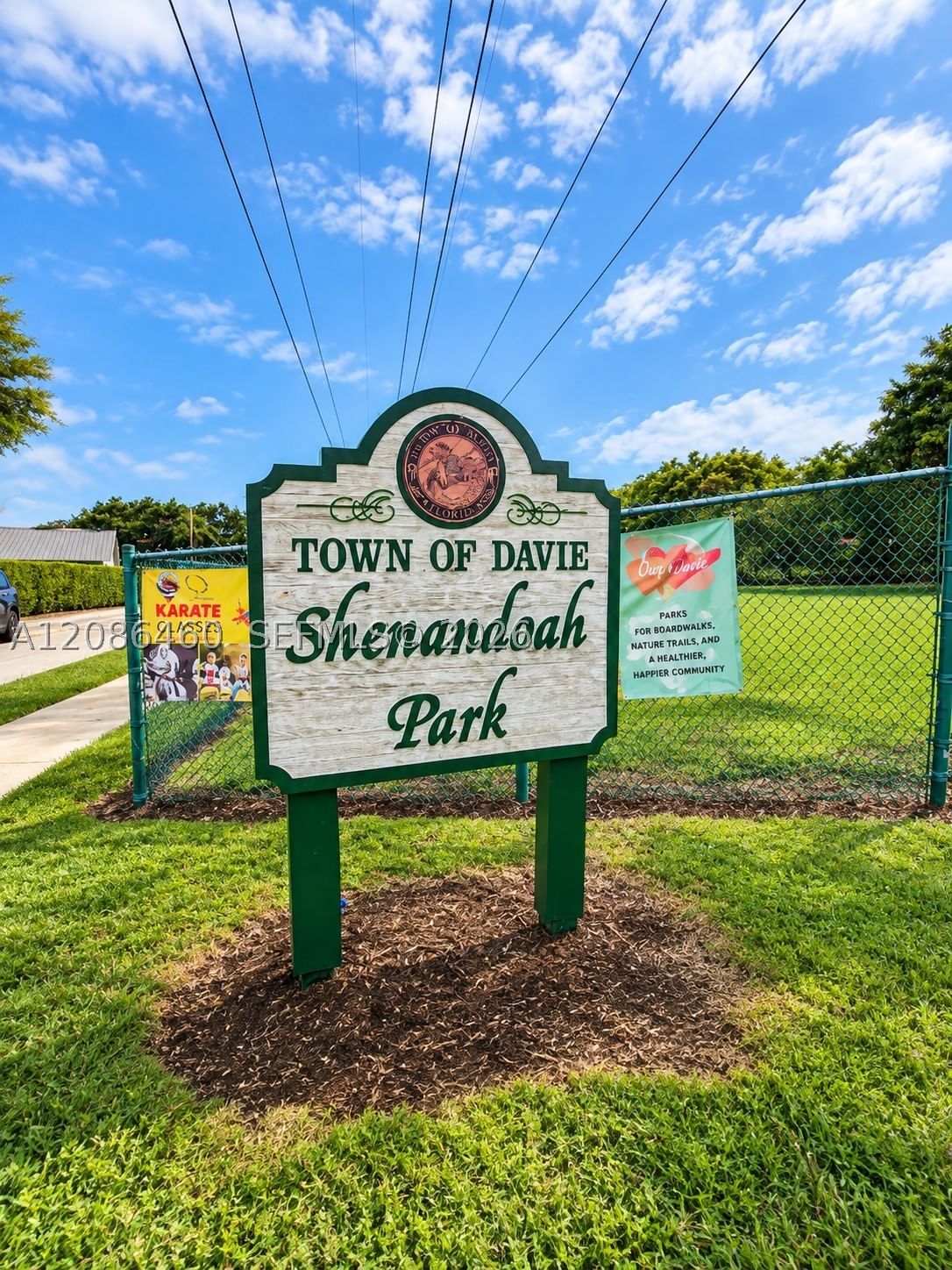 Real estate property located at 1361 White Stone Way, Broward, Shenandoah Section Four, Davie, FL