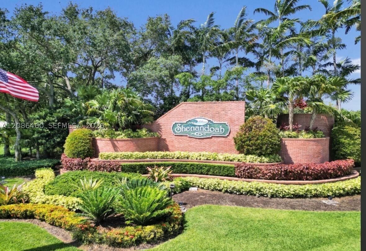 Real estate property located at 1361 White Stone Way, Broward, Shenandoah Section Four, Davie, FL