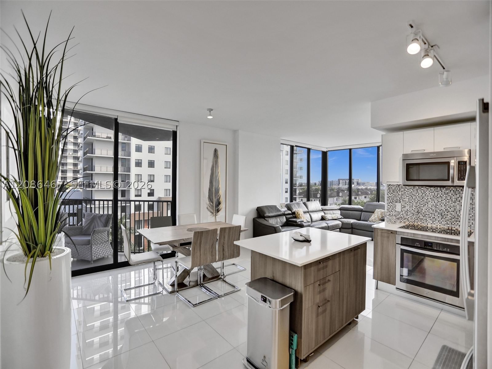 Real estate property located at 5252 85th Ave #401, Miami-dade, 5252 Paseo Condo, Doral, FL